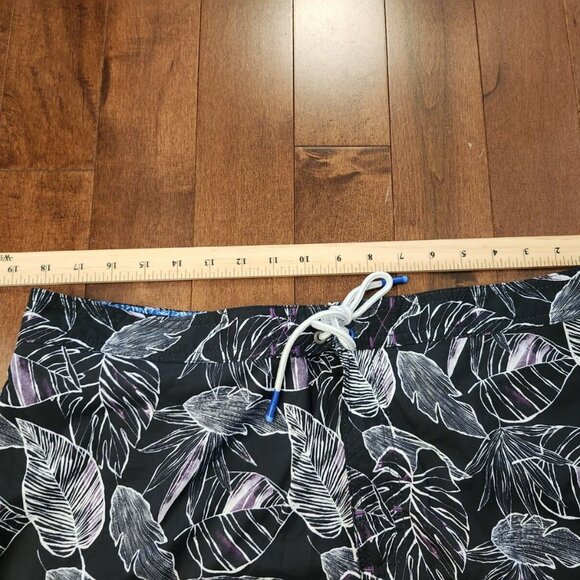 Tommy Bahama men's swim shorts with pockets in size XL - Picture 13 of 15